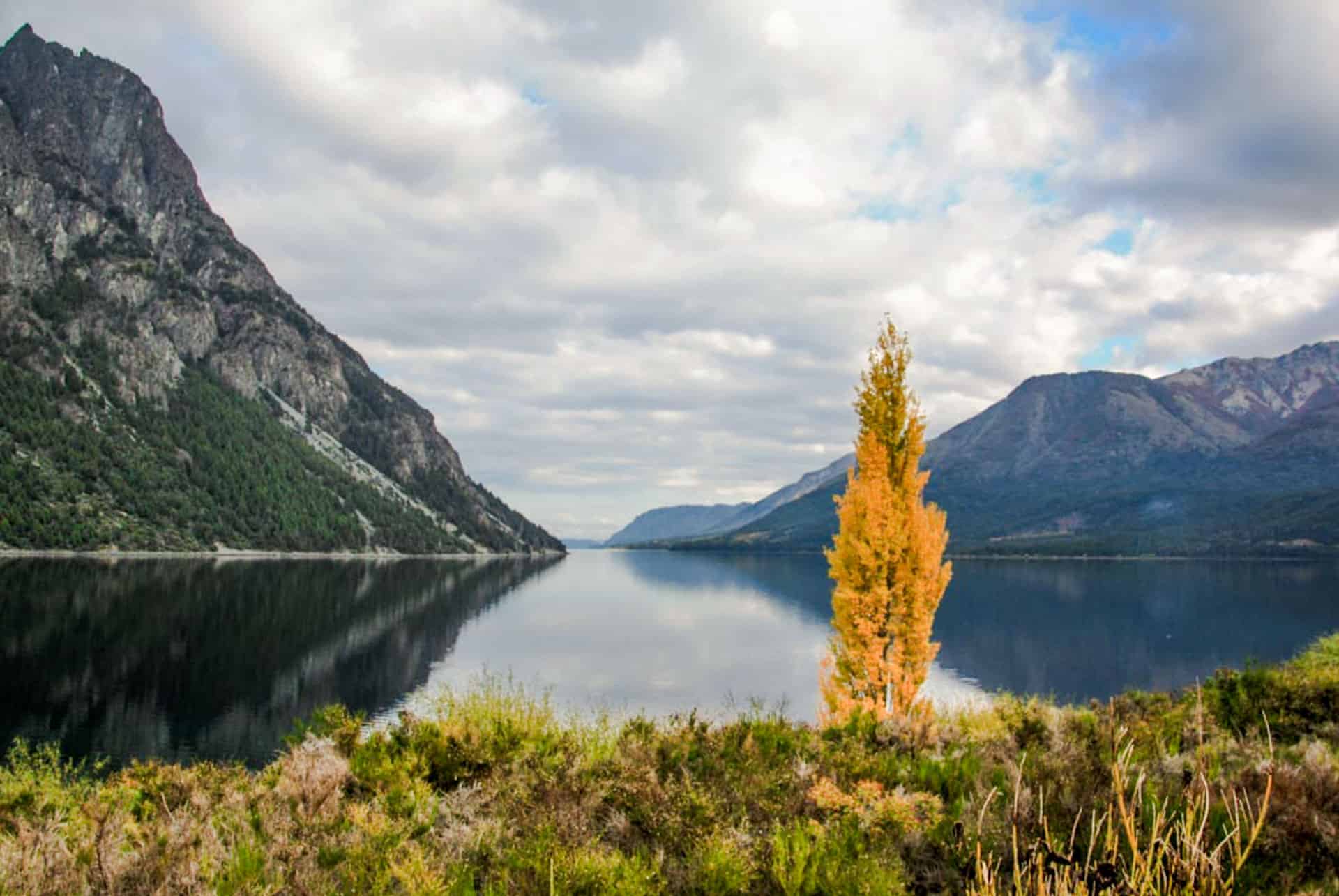 https://mdw-travel-data-us-east-1.s3.amazonaws.com/img/country/Argentina/Route-of-the-Seven-Lakes/img_01.jpg