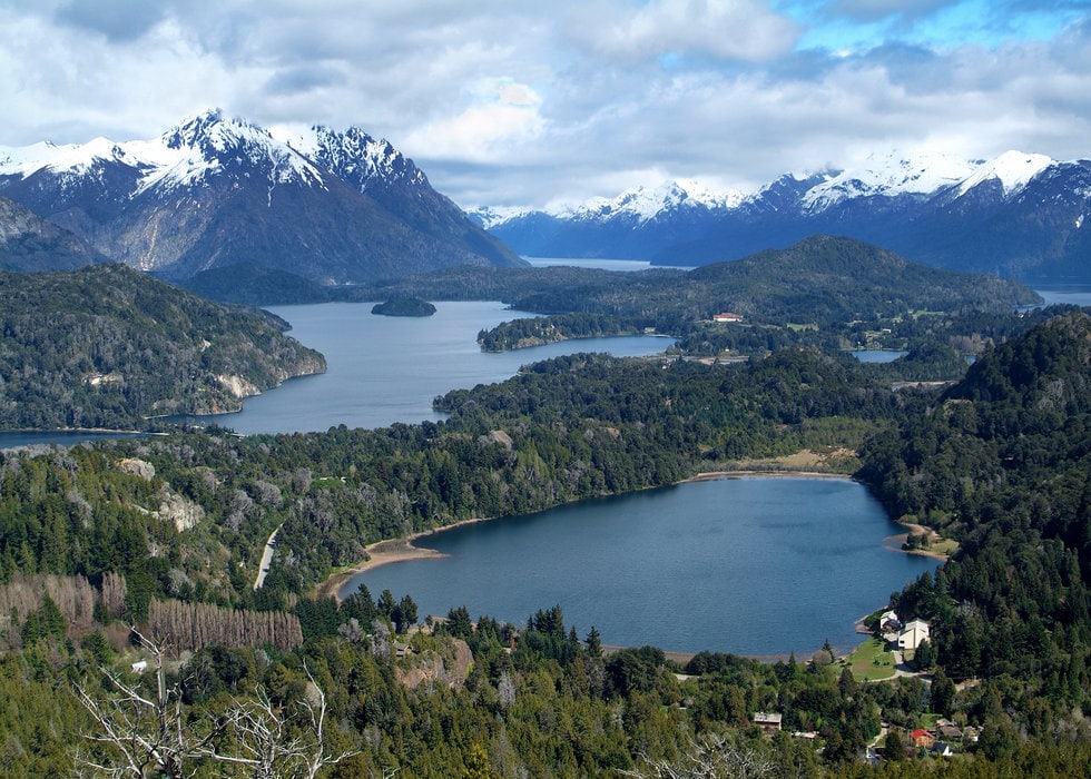 https://mdw-travel-data-us-east-1.s3.amazonaws.com/img/country/Argentina/Route-of-the-Seven-Lakes/img_03.jpg