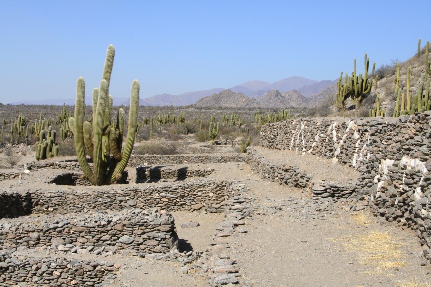 https://mdw-travel-data-us-east-1.s3.amazonaws.com/img/country/Argentina/Ruinas-de-Quilmes/img_01.jpg
