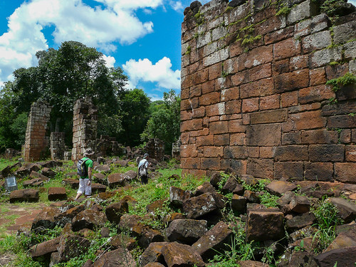 https://mdw-travel-data-us-east-1.s3.amazonaws.com/img/country/Argentina/Ruinas-de-Santa-Ana/img_04.jpg