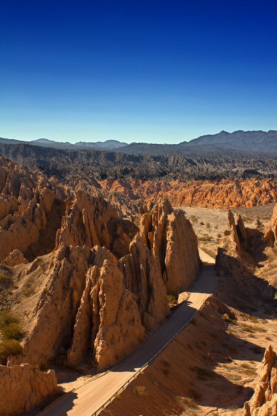https://mdw-travel-data-us-east-1.s3.amazonaws.com/img/country/Argentina/Salto-Pindo/img_04.jpg