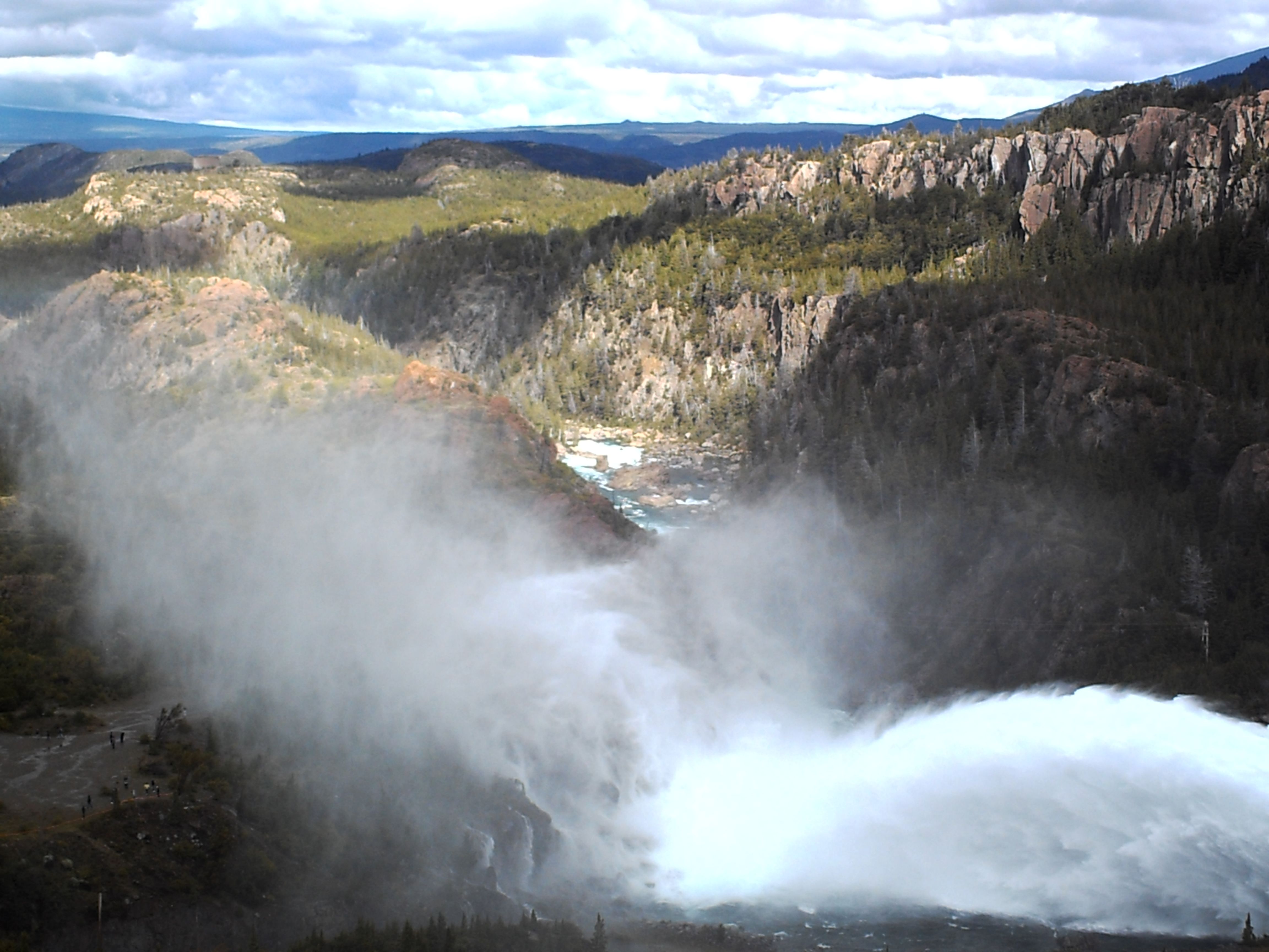 https://mdw-travel-data-us-east-1.s3.amazonaws.com/img/country/Argentina/Saltos-de-la-Hidroelectrica-de-Itaipu/img_01.jpg