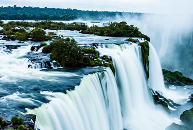https://mdw-travel-data-us-east-1.s3.amazonaws.com/img/country/Argentina/Saltos-de-la-Hidroelectrica-de-Itaipu/img_02.jpg