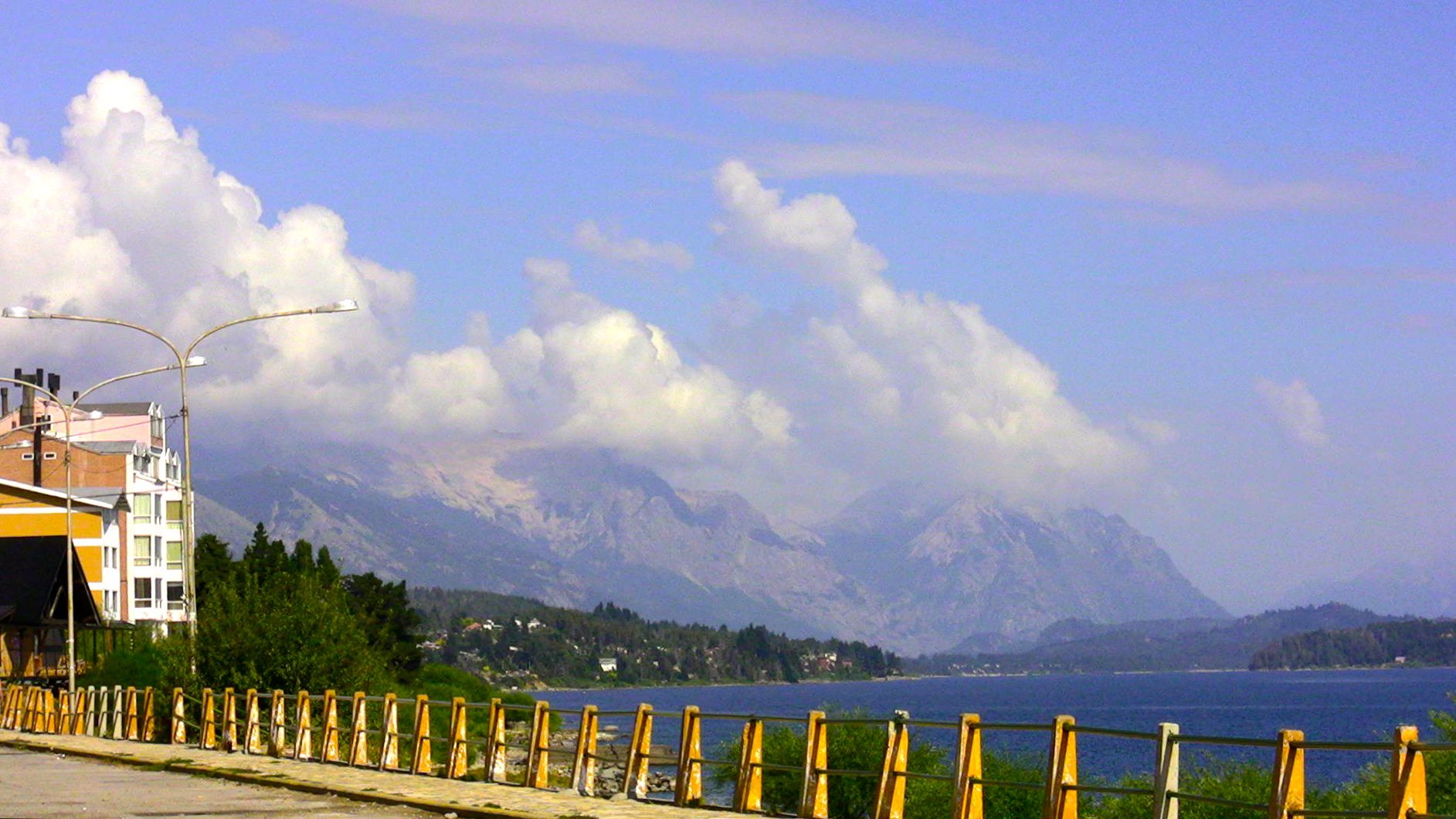 https://mdw-travel-data-us-east-1.s3.amazonaws.com/img/country/Argentina/San-Carlos-de-Bariloche/img_03.jpg