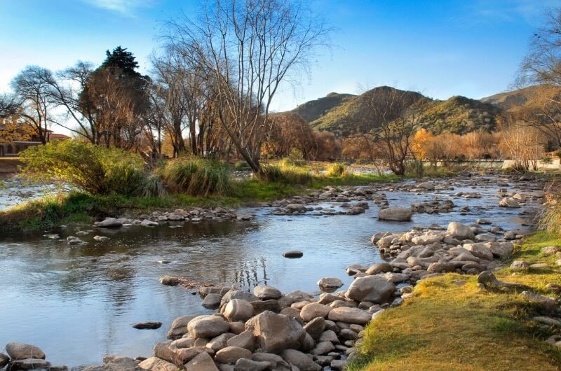https://mdw-travel-data-us-east-1.s3.amazonaws.com/img/country/Argentina/Santa-Rosa-de-Calamuchita/img_02.jpg