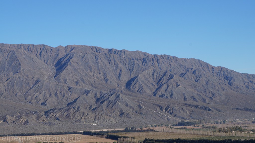 https://mdw-travel-data-us-east-1.s3.amazonaws.com/img/country/Argentina/Sierras-Azules/img_01.jpg
