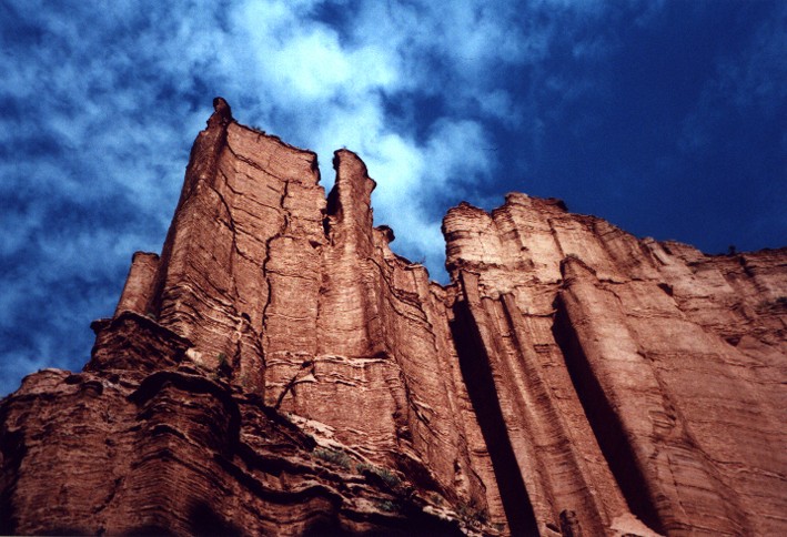https://mdw-travel-data-us-east-1.s3.amazonaws.com/img/country/Argentina/Sierras-de-las-Quijadas-National-Park/img_02.jpg