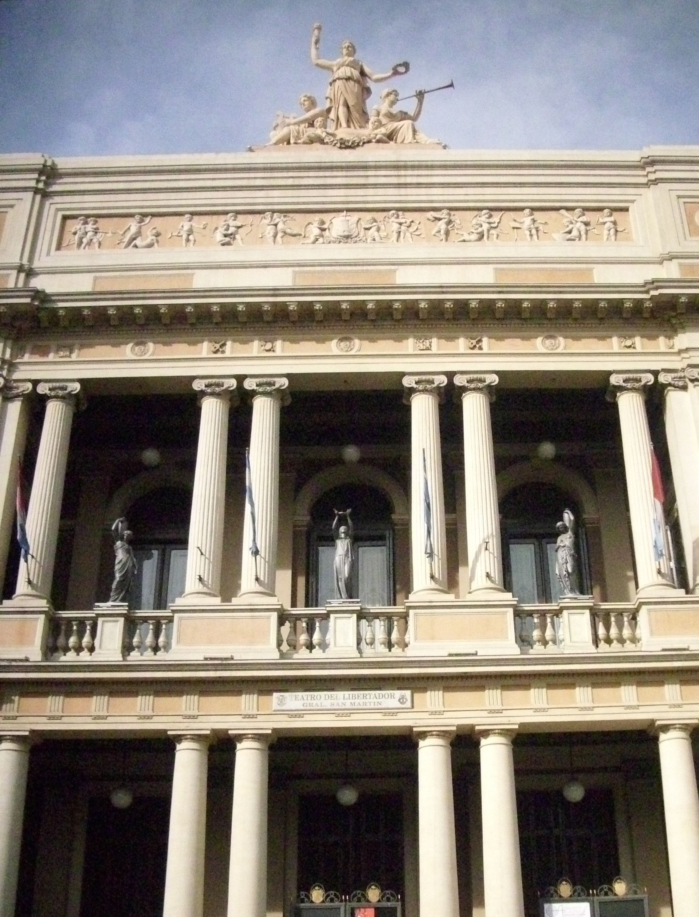 https://mdw-travel-data-us-east-1.s3.amazonaws.com/img/country/Argentina/Teatro-del-Libertador-General-San-Martin/img_01.jpg