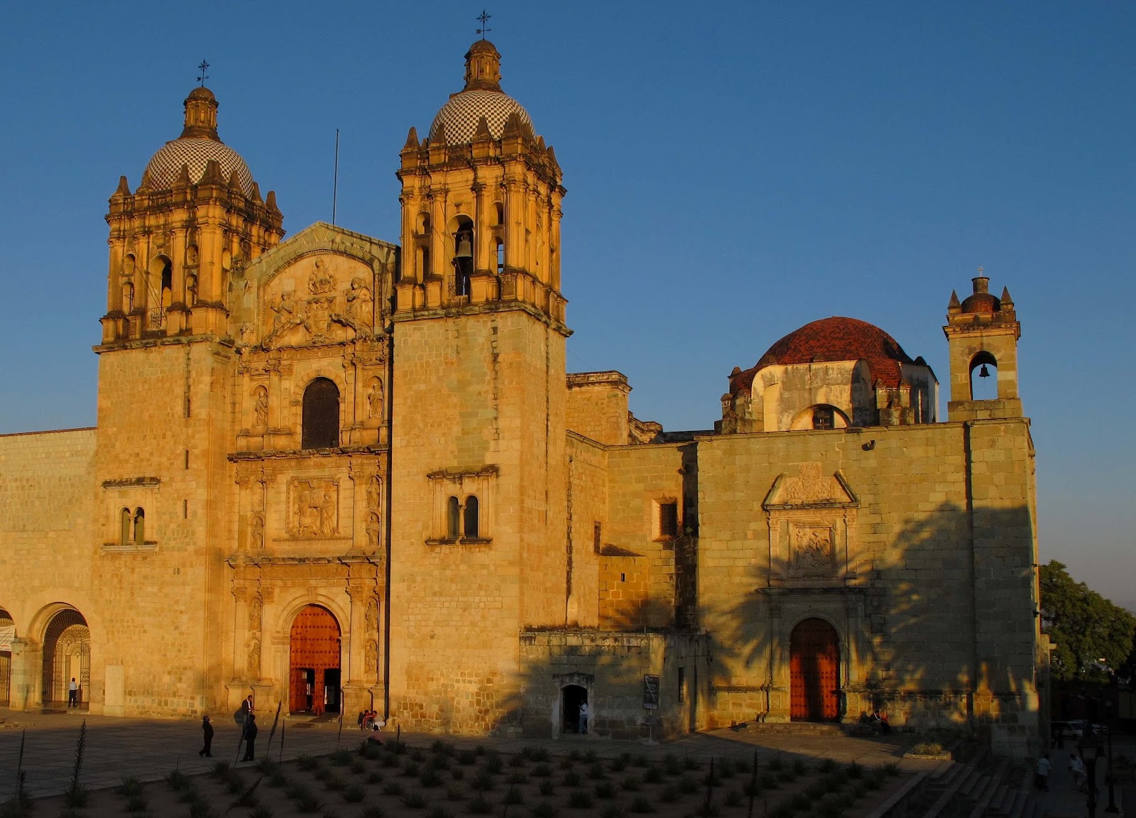 https://mdw-travel-data-us-east-1.s3.amazonaws.com/img/country/Argentina/Templo-Parroquial-Santo-Domingo-de-Guzman/img_01.jpg