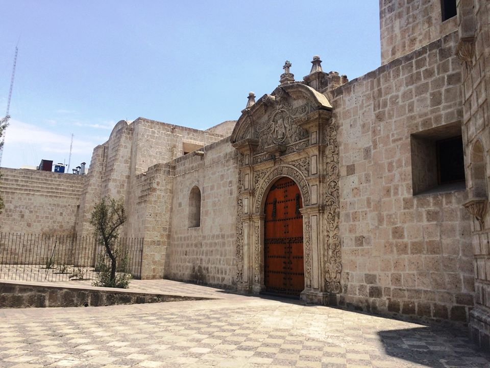 https://mdw-travel-data-us-east-1.s3.amazonaws.com/img/country/Argentina/Templo-Parroquial-Santo-Domingo-de-Guzman/img_03.jpg