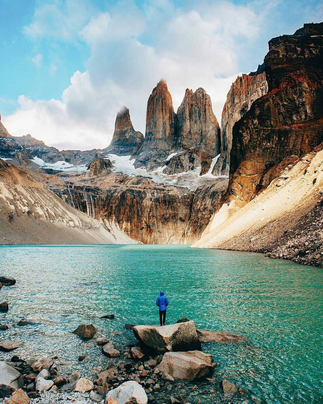https://mdw-travel-data-us-east-1.s3.amazonaws.com/img/country/Argentina/Torres-del-Paine/img_01.jpg