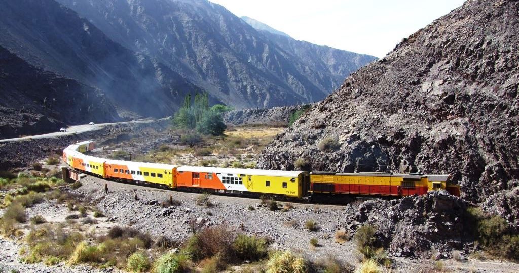 https://mdw-travel-data-us-east-1.s3.amazonaws.com/img/country/Argentina/Train-to-the-Clouds/img_01.jpg