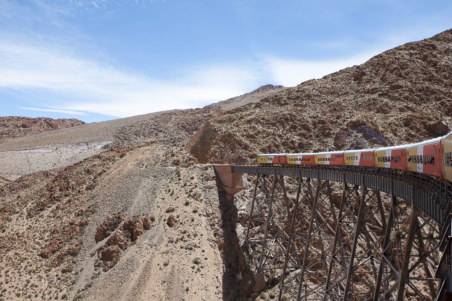 https://mdw-travel-data-us-east-1.s3.amazonaws.com/img/country/Argentina/Tren-a-las-Nubes/img_02.jpg