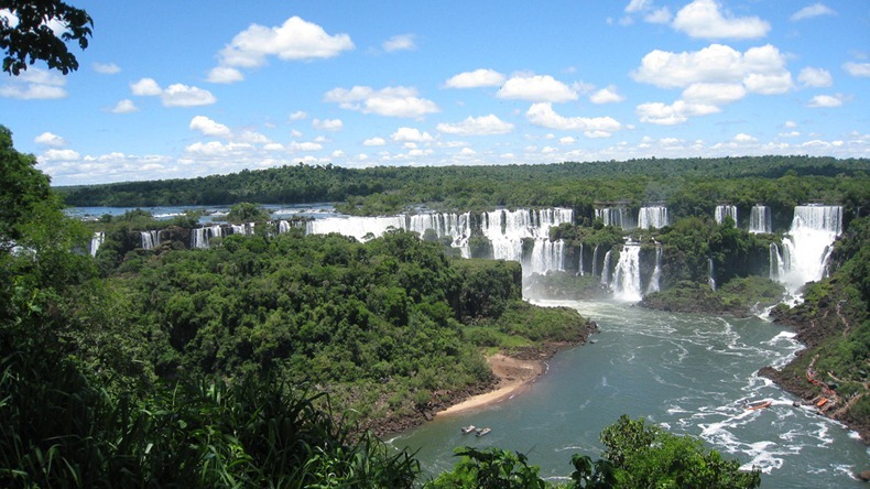 https://mdw-travel-data-us-east-1.s3.amazonaws.com/img/country/Argentina/Triple-Frontier/img_01.jpg