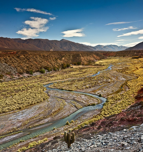 https://mdw-travel-data-us-east-1.s3.amazonaws.com/img/country/Argentina/Valles-Calchaquies/img_01.jpg