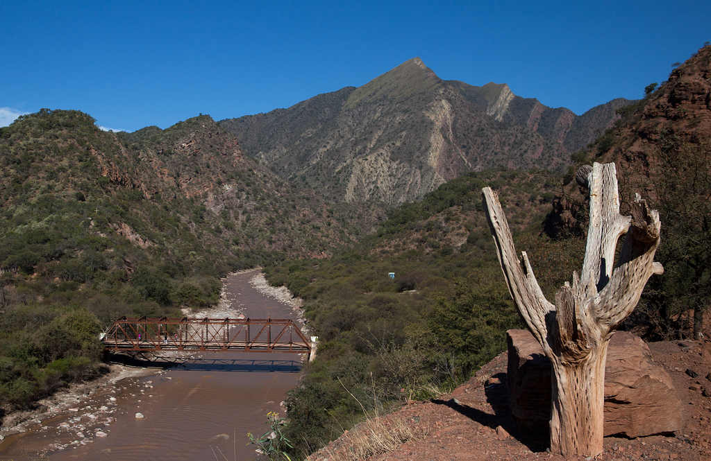 https://mdw-travel-data-us-east-1.s3.amazonaws.com/img/country/Argentina/Valles-Calchaquies/img_03.jpg