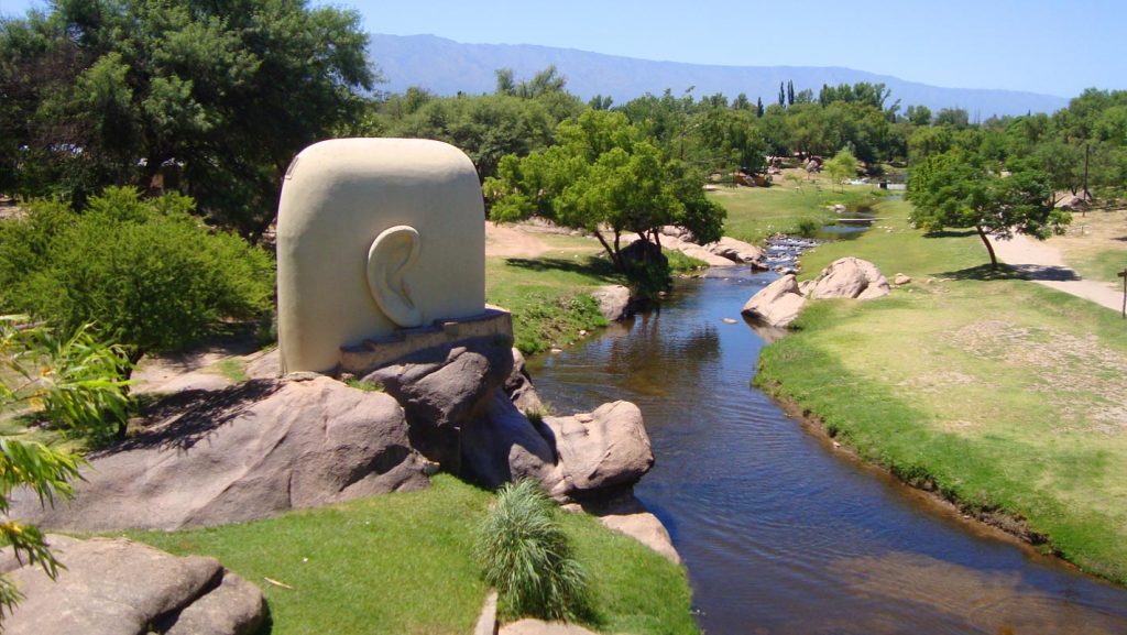 https://mdw-travel-data-us-east-1.s3.amazonaws.com/img/country/Argentina/Villa-Dolores/img_01.jpg