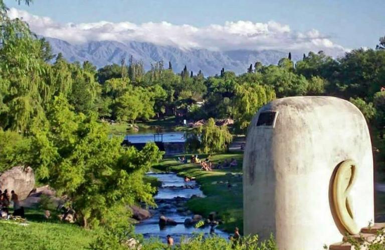 https://mdw-travel-data-us-east-1.s3.amazonaws.com/img/country/Argentina/Villa-Dolores/img_02.jpg
