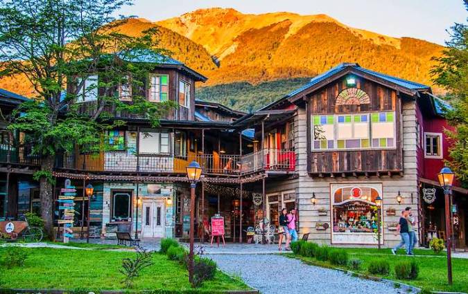 https://mdw-travel-data-us-east-1.s3.amazonaws.com/img/country/Argentina/Villa-La-Angostura/img_01.jpg
