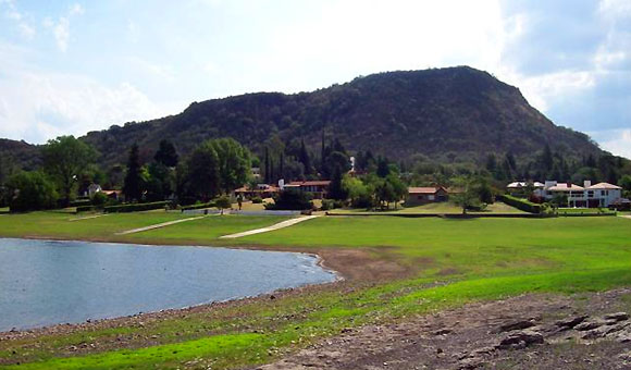 https://mdw-travel-data-us-east-1.s3.amazonaws.com/img/country/Argentina/Villa-Rumipal/img_01.jpg