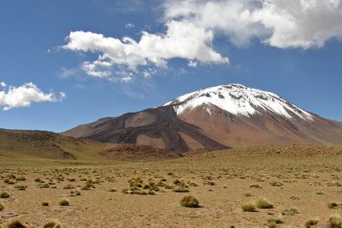 https://mdw-travel-data-us-east-1.s3.amazonaws.com/img/country/Argentina/Volcan/img_03.jpg