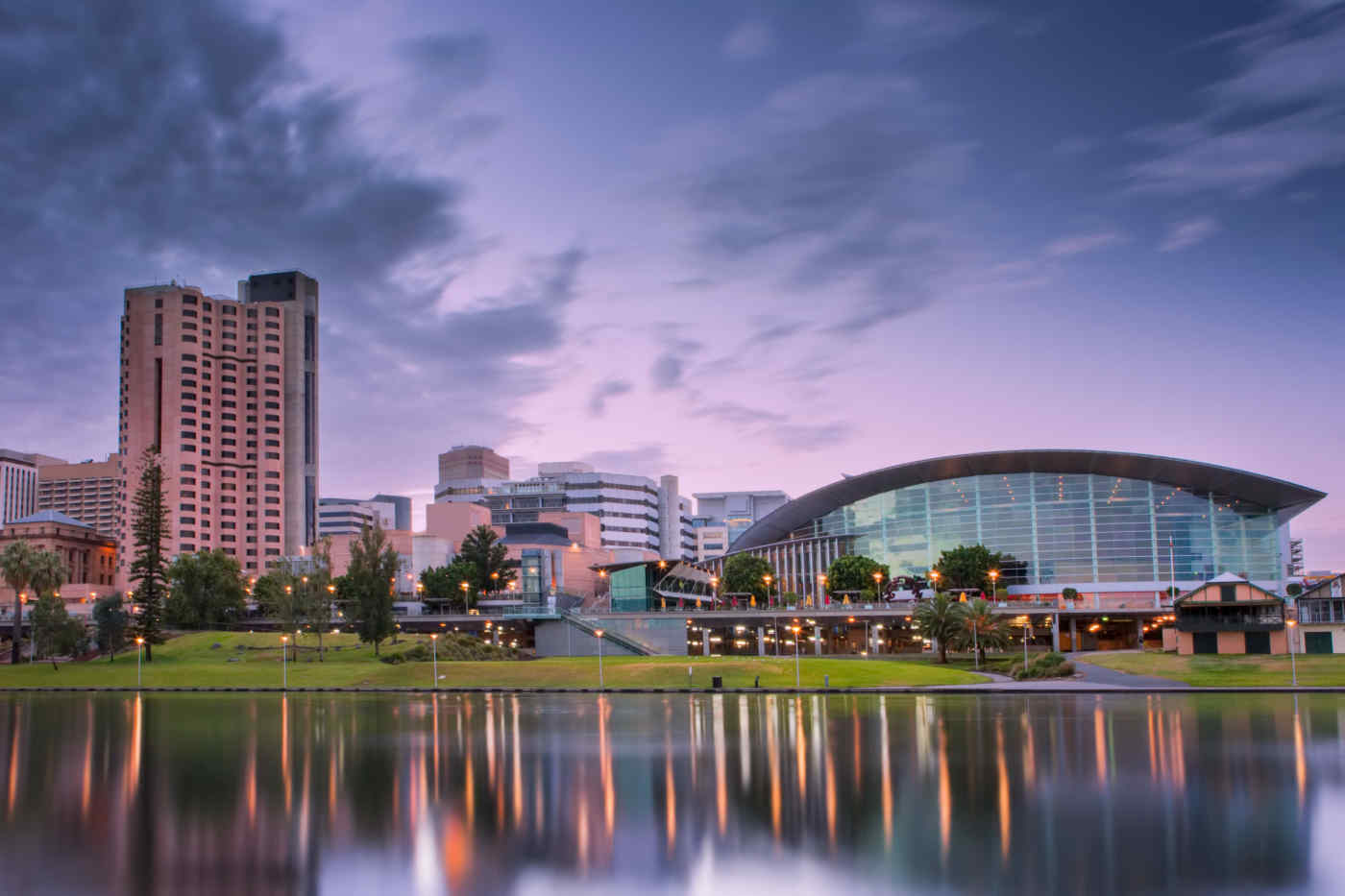 https://mdw-travel-data-us-east-1.s3.amazonaws.com/img/country/Australia/Adelaide-Oval/img_01.jpg