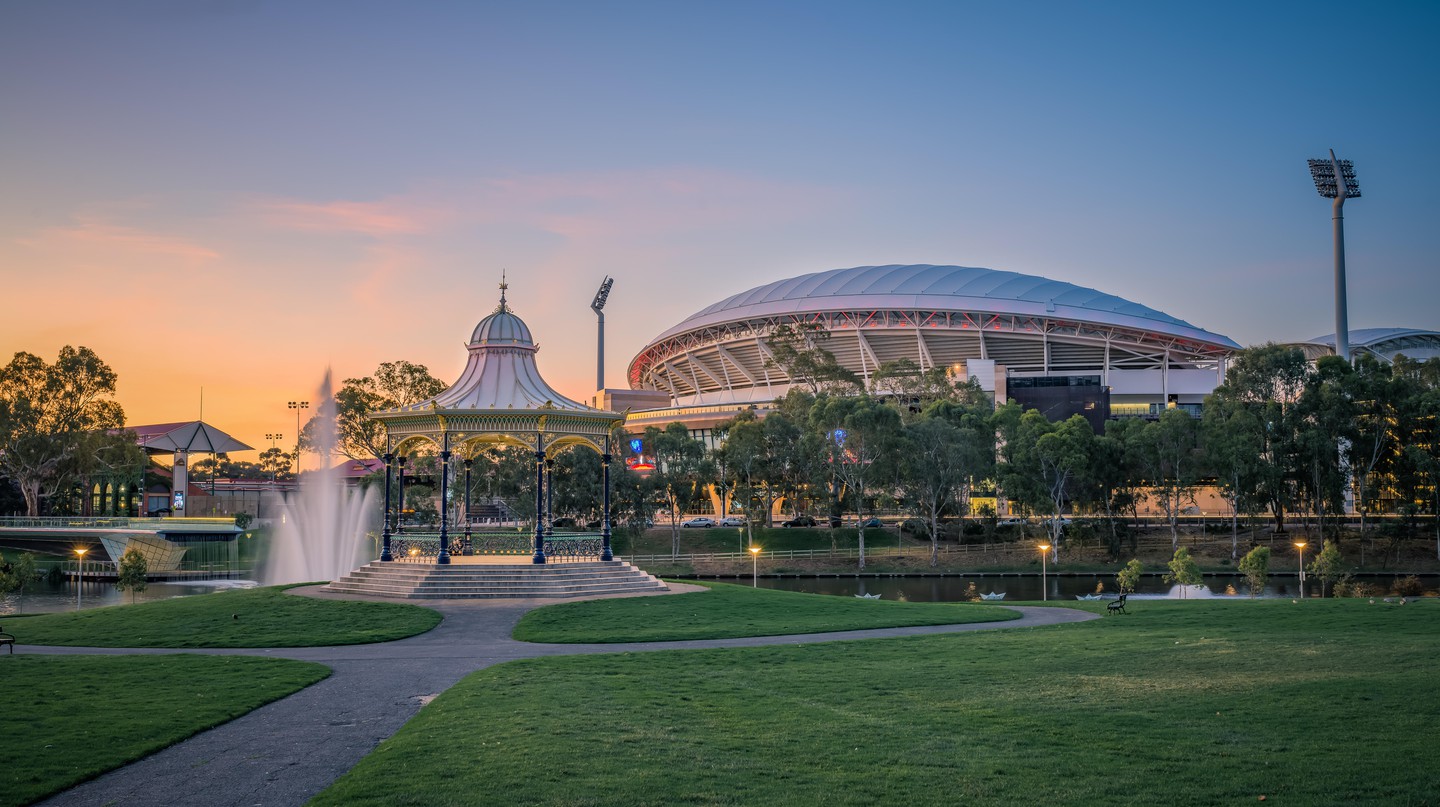 https://mdw-travel-data-us-east-1.s3.amazonaws.com/img/country/Australia/Adelaide-Oval/img_02.jpg