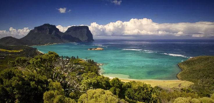 https://mdw-travel-data-us-east-1.s3.amazonaws.com/img/country/Australia/Airlie-Beach/img_01.jpg