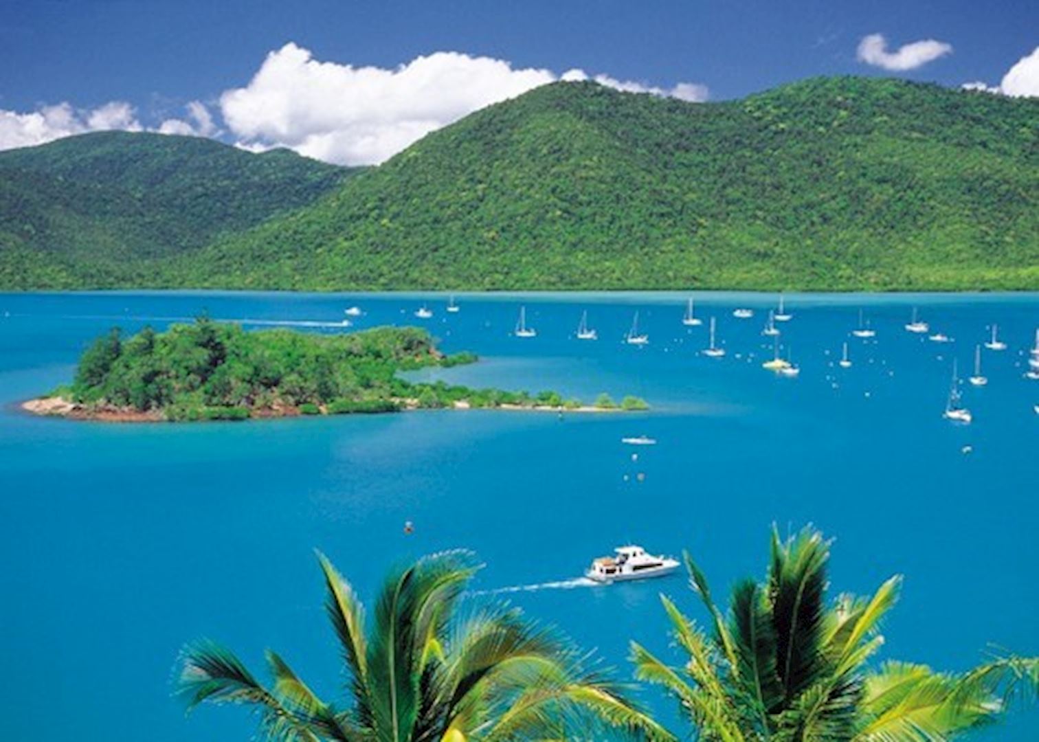 https://mdw-travel-data-us-east-1.s3.amazonaws.com/img/country/Australia/Airlie-Beach/img_02.jpg