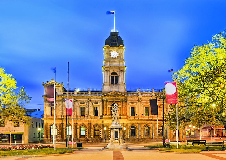 https://mdw-travel-data-us-east-1.s3.amazonaws.com/img/country/Australia/Ballarat-Railway-Station/img_02.jpg