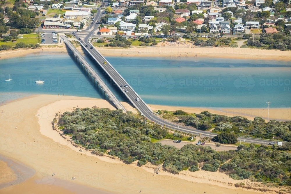 https://mdw-travel-data-us-east-1.s3.amazonaws.com/img/country/Australia/Barwon-Heads-Bridge/img_02.jpg