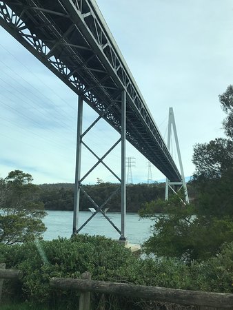 https://mdw-travel-data-us-east-1.s3.amazonaws.com/img/country/Australia/Batman-Bridge/img_03.jpg