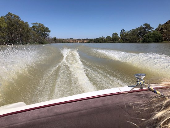 https://mdw-travel-data-us-east-1.s3.amazonaws.com/img/country/Australia/Berri/img_03.jpg