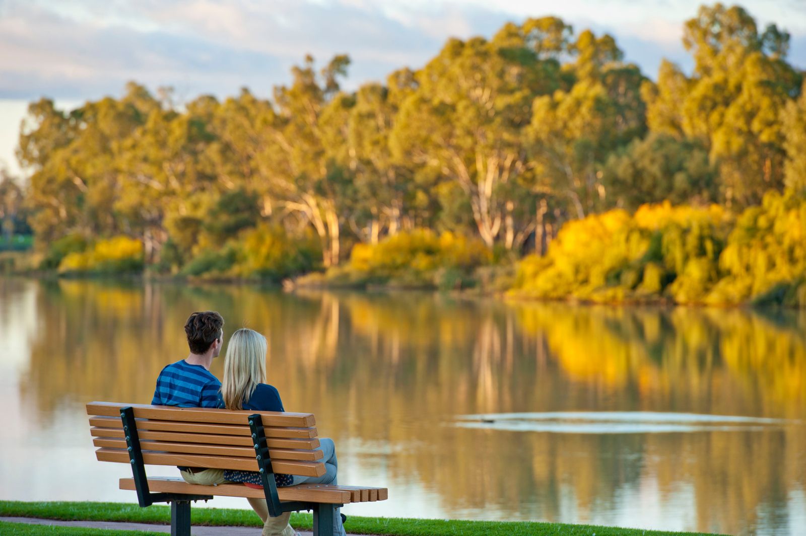 https://mdw-travel-data-us-east-1.s3.amazonaws.com/img/country/Australia/Berri/img_04.jpg