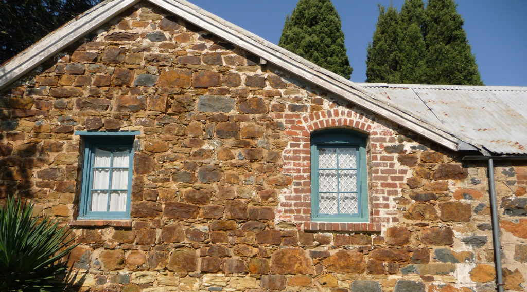https://mdw-travel-data-us-east-1.s3.amazonaws.com/img/country/Australia/Blundells-Cottage/img_02.jpg