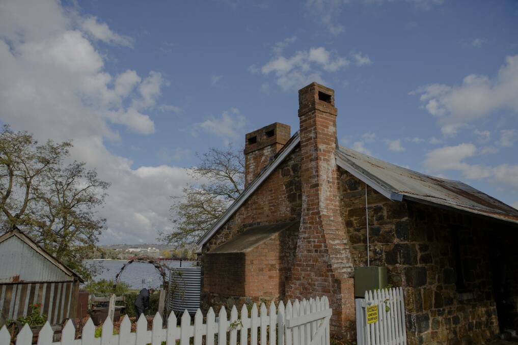 https://mdw-travel-data-us-east-1.s3.amazonaws.com/img/country/Australia/Blundells-Cottage/img_03.jpg