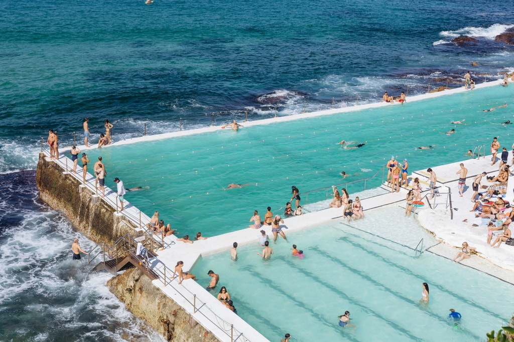 https://mdw-travel-data-us-east-1.s3.amazonaws.com/img/country/Australia/Bondi-Beach/img_03.jpg
