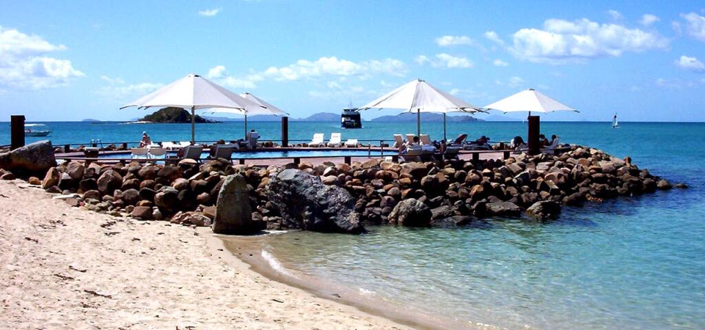 https://mdw-travel-data-us-east-1.s3.amazonaws.com/img/country/Australia/Brampton-Island/img_02.jpg