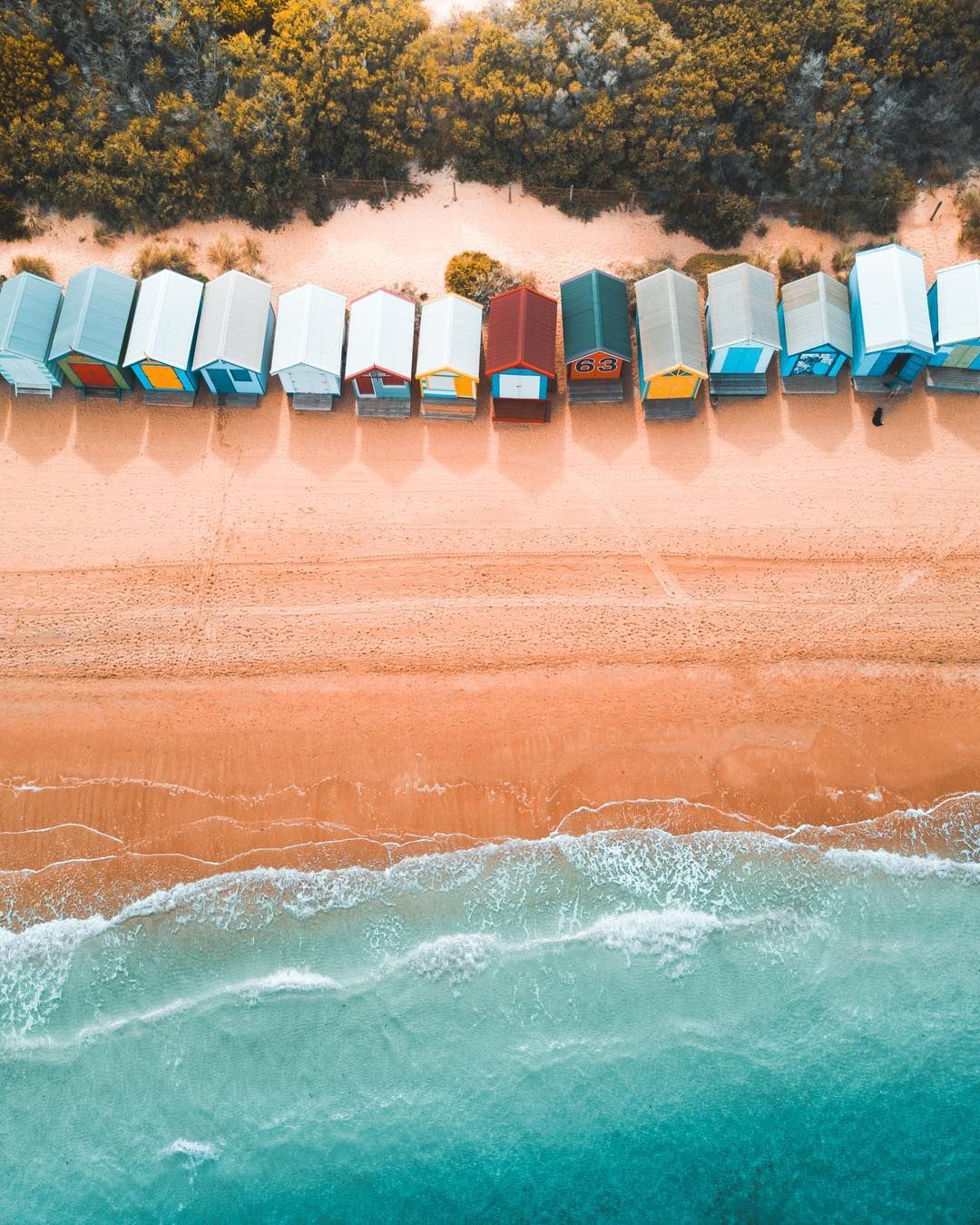 https://mdw-travel-data-us-east-1.s3.amazonaws.com/img/country/Australia/Brighton-Bathing-Boxes/img_01.jpg