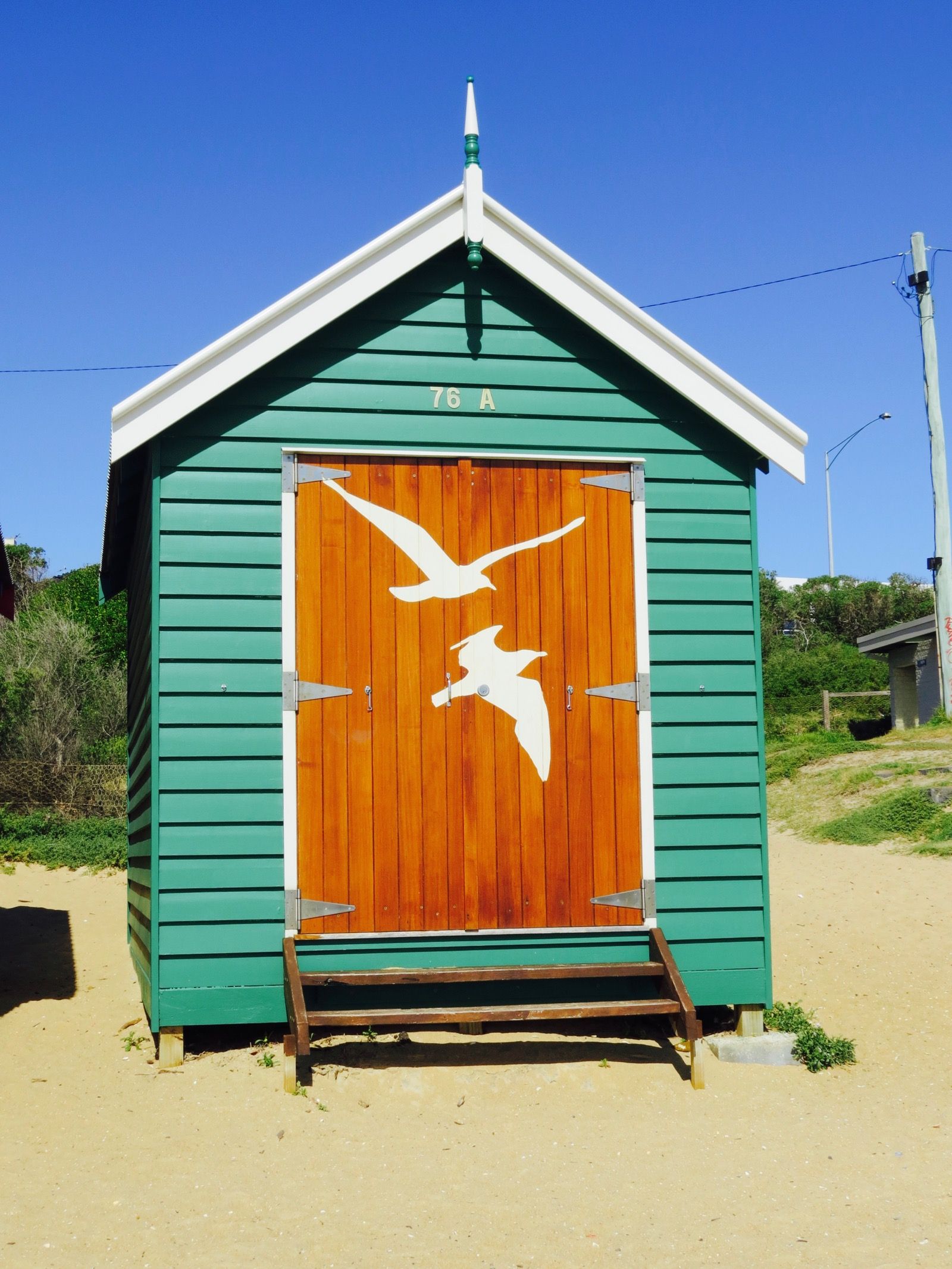 https://mdw-travel-data-us-east-1.s3.amazonaws.com/img/country/Australia/Brighton-Bathing-Boxes/img_03.jpg