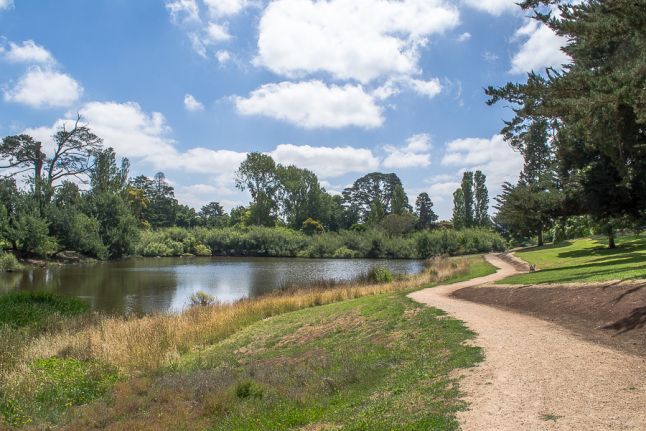 https://mdw-travel-data-us-east-1.s3.amazonaws.com/img/country/Australia/Buninyong-Botanic-Gardens/img_00.jpg