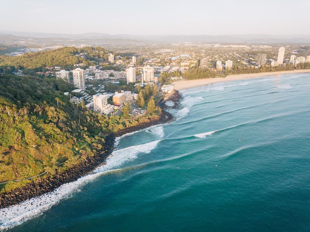 https://mdw-travel-data-us-east-1.s3.amazonaws.com/img/country/Australia/Burleigh-Heads-Beach/img_00.jpg