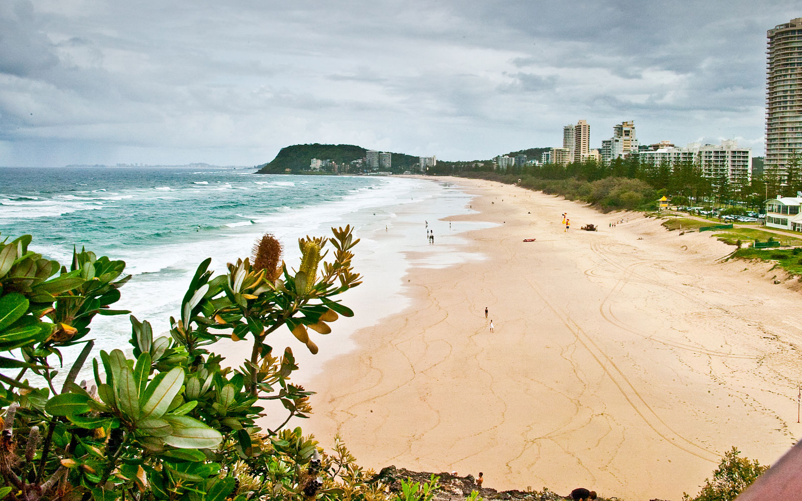 https://mdw-travel-data-us-east-1.s3.amazonaws.com/img/country/Australia/Burleigh-Heads-Beach/img_01.jpg