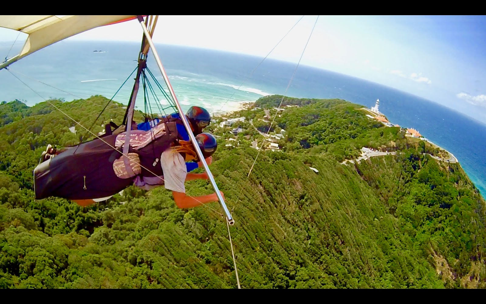 https://mdw-travel-data-us-east-1.s3.amazonaws.com/img/country/Australia/Byron-Bay-Hang-Gliding/img_02.jpg