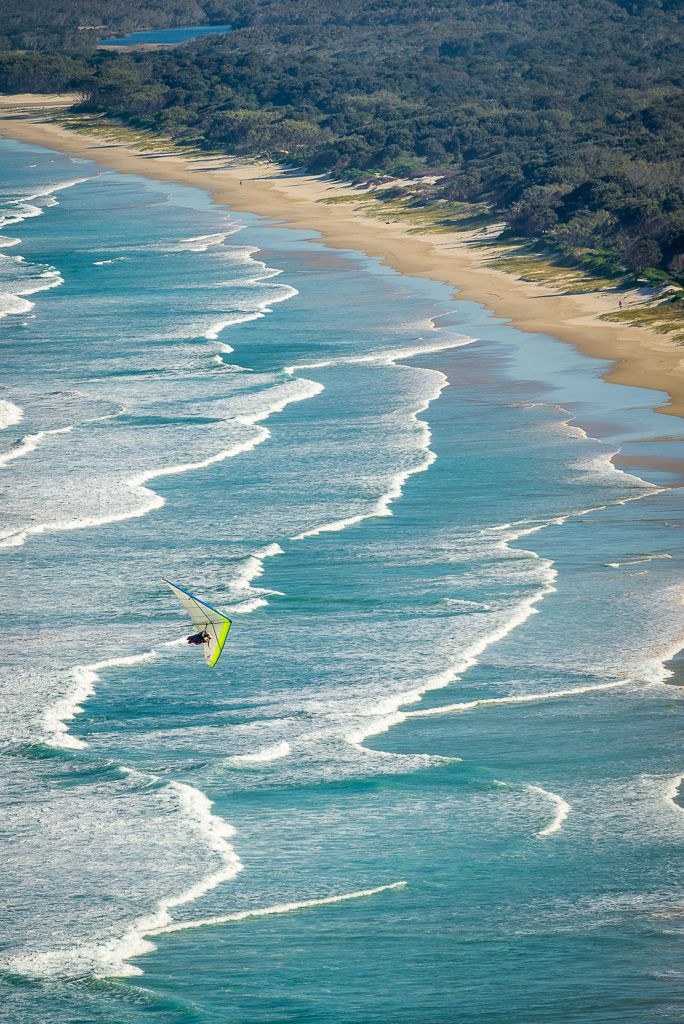 https://mdw-travel-data-us-east-1.s3.amazonaws.com/img/country/Australia/Byron-Bay-Hang-Gliding/img_03.jpg