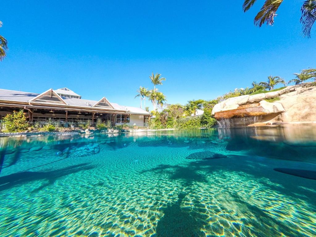 https://mdw-travel-data-us-east-1.s3.amazonaws.com/img/country/Australia/Cairns-Colonial-Club-Resort/img_00.jpg