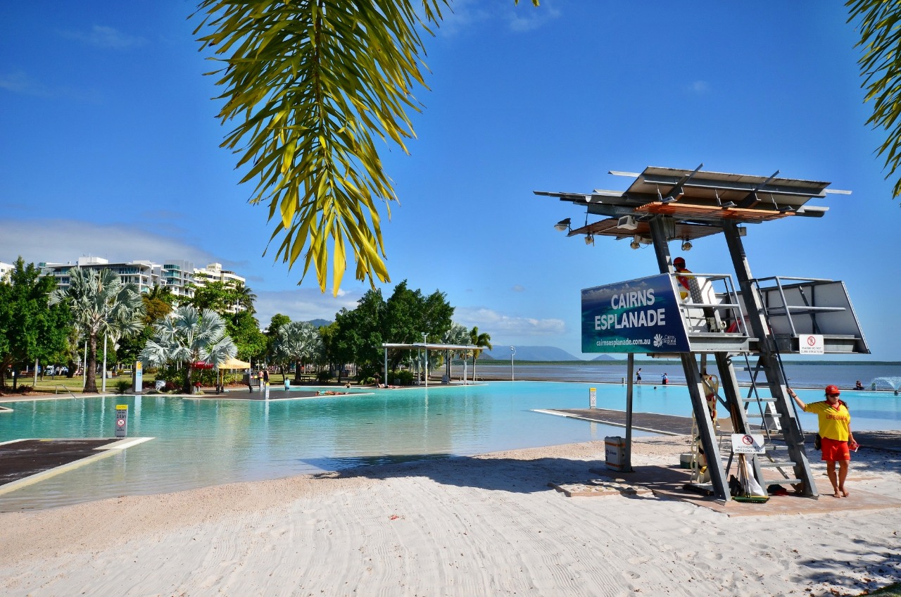 https://mdw-travel-data-us-east-1.s3.amazonaws.com/img/country/Australia/Cairns-Esplanade-Lagoon/img_03.jpg
