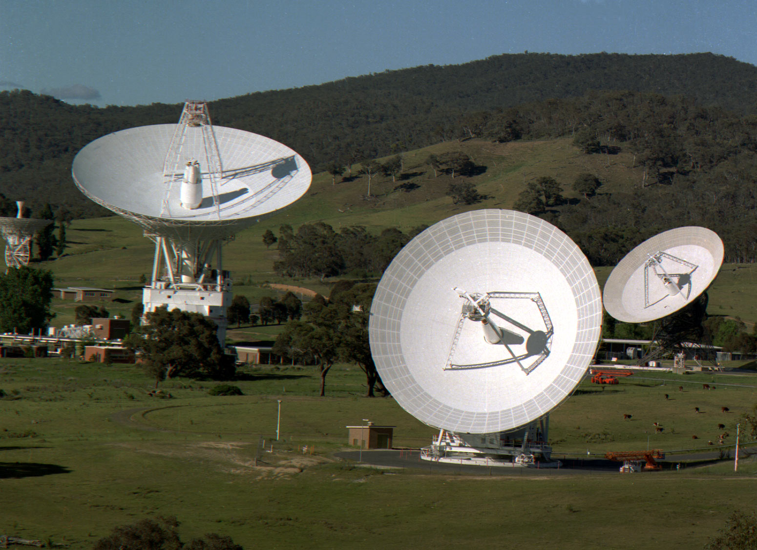 https://mdw-travel-data-us-east-1.s3.amazonaws.com/img/country/Australia/Canberra-Deep-Space-Communication-Complex/img_00.jpg