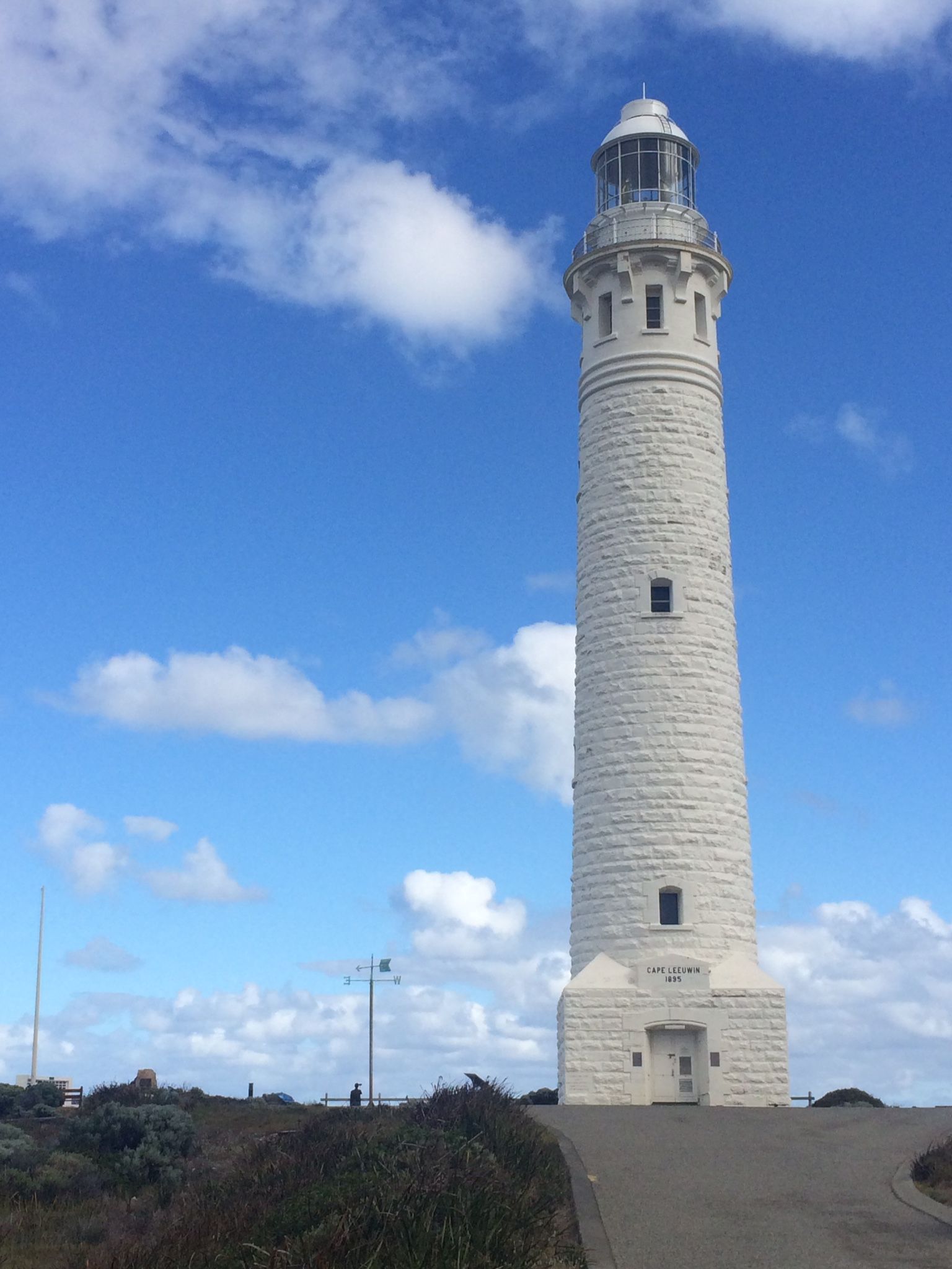https://mdw-travel-data-us-east-1.s3.amazonaws.com/img/country/Australia/Cape-Leeuwin-Lighthouse/img_02.jpg