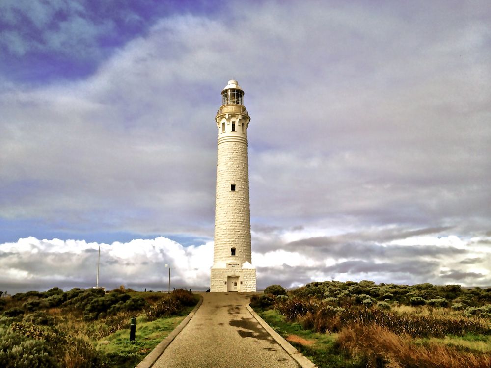 https://mdw-travel-data-us-east-1.s3.amazonaws.com/img/country/Australia/Cape-Leeuwin-Lighthouse/img_04.jpg